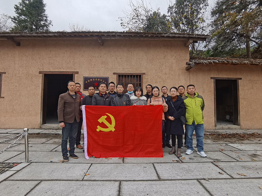 屯溪城建投公司黨支部開展“走進(jìn)紅色記憶、傳承初心使命”主題黨日活動(dòng)