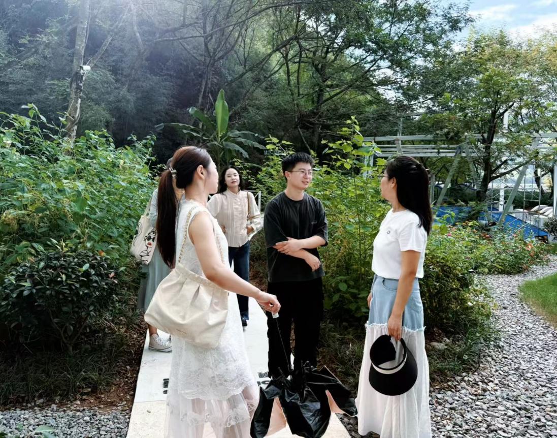 實(shí)地研學(xué)促提升 謀劃發(fā)展啟新程—昱城文旅公司黨支部開(kāi)展“循‘雙村’賦能跡，謀文旅發(fā)展篇”主題黨日活動(dòng)